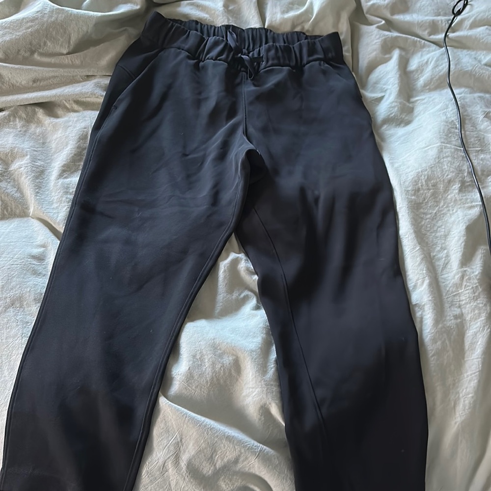Lululemon black on the fly crop woven pants